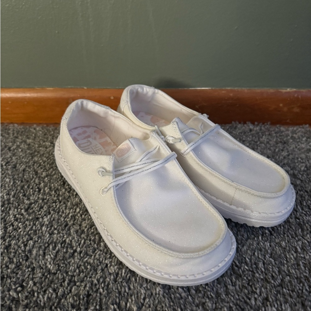 Hey Dude White Shoes - Picture 2 of 4